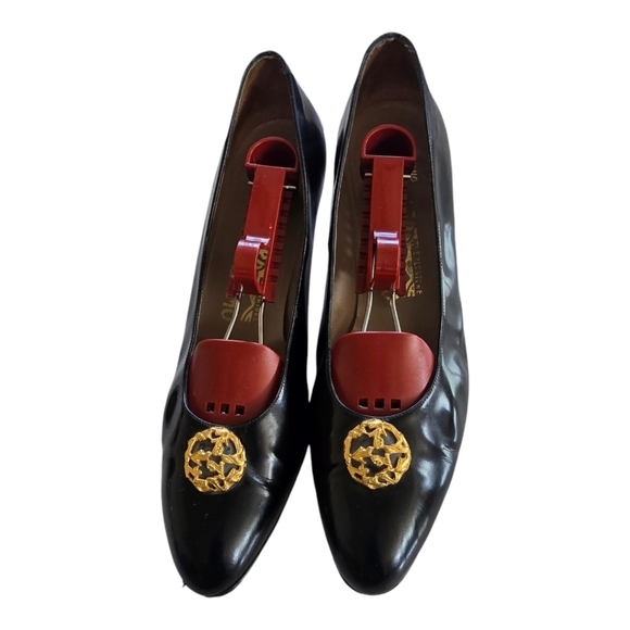 Salvatore Ferragamo Pumps Women Sz 11AA Black Leather Shoe Gold Hardware - Picture 1 of 16